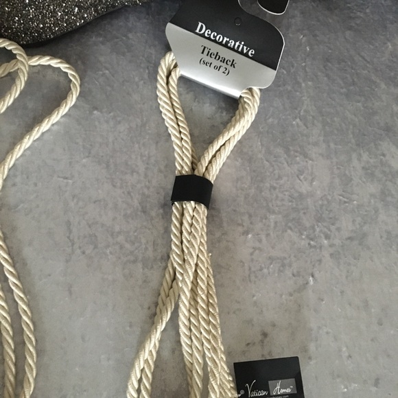 Gorgeous, elegant decorative tiebacks bundle - Picture 4 of 4